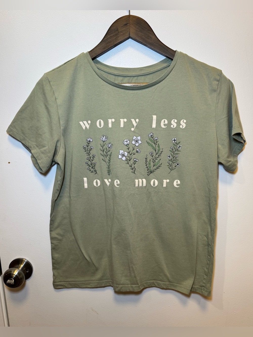 Awake Sage Green Floral 'Worry Less Love More' Tee Size Small